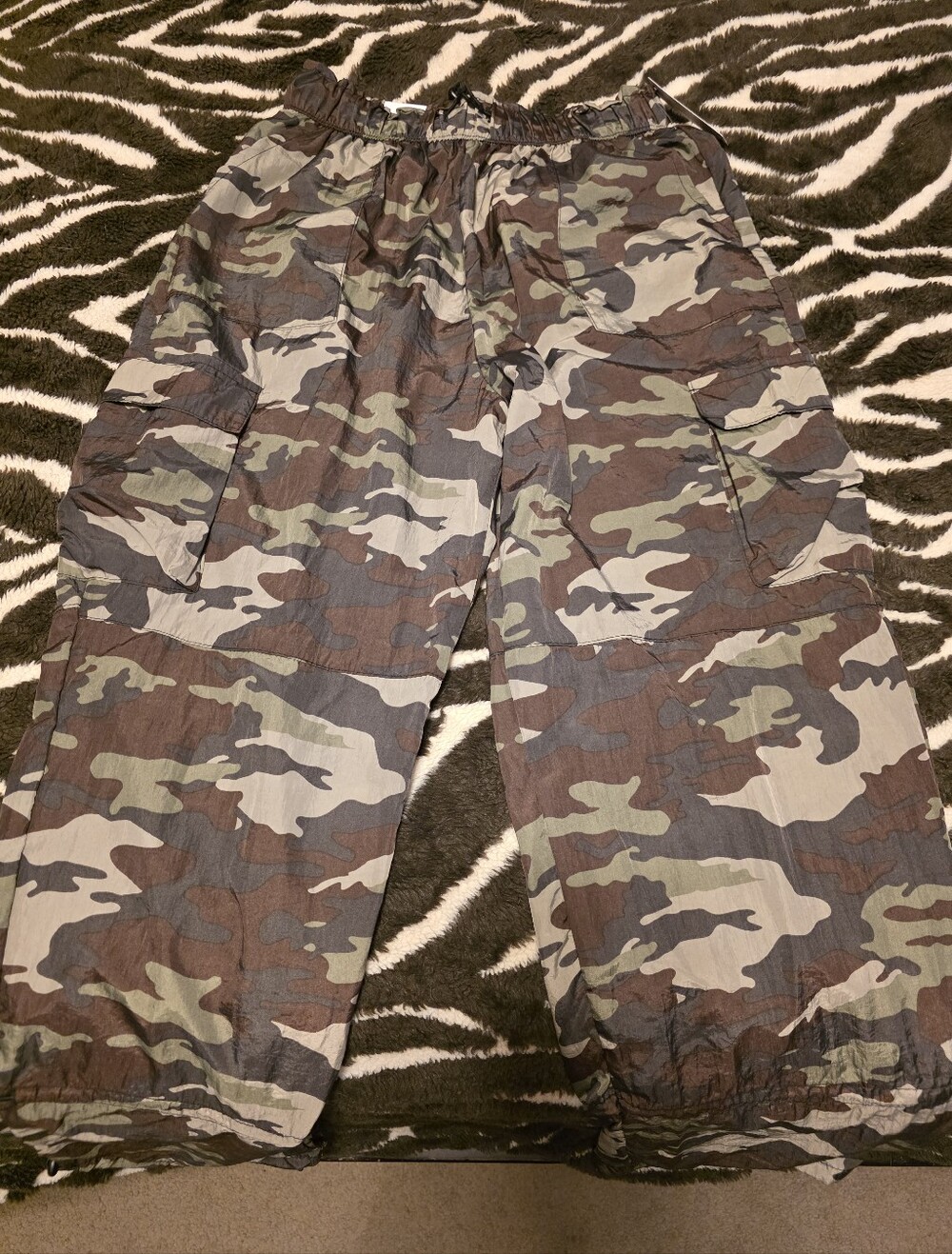Rue21 Camouflage Drawstring Cargo Pants in Green/Brown